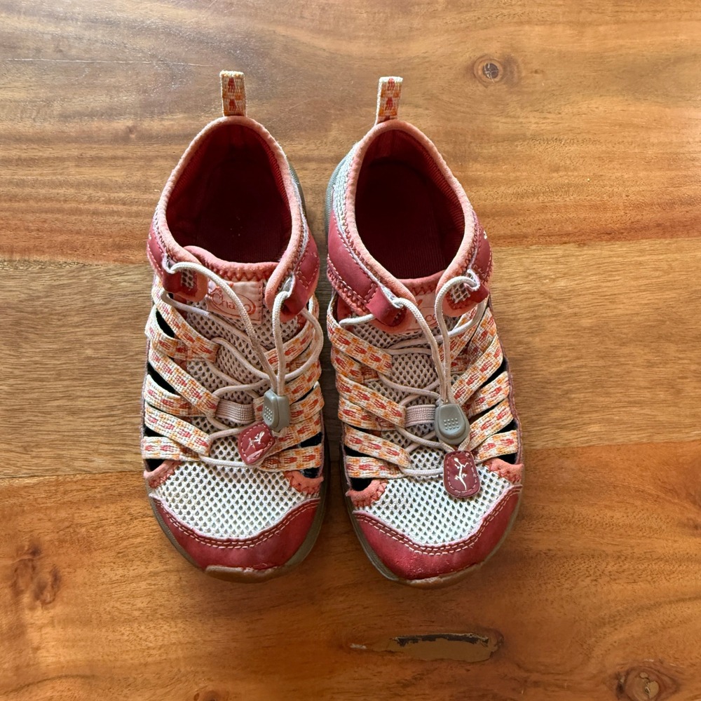 Chaco Kid's Red/Peach Outcross 2 Water Shoes‎ Size 13